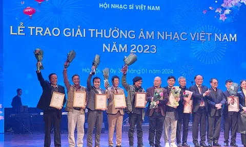 Bài thơ “Cõng Chữ Về Bản” của Nhà thơ Nguyễn Đăng Độ đã đi vào ca khúc xuất sắc đạt giải thưởng âm nhạc 2023